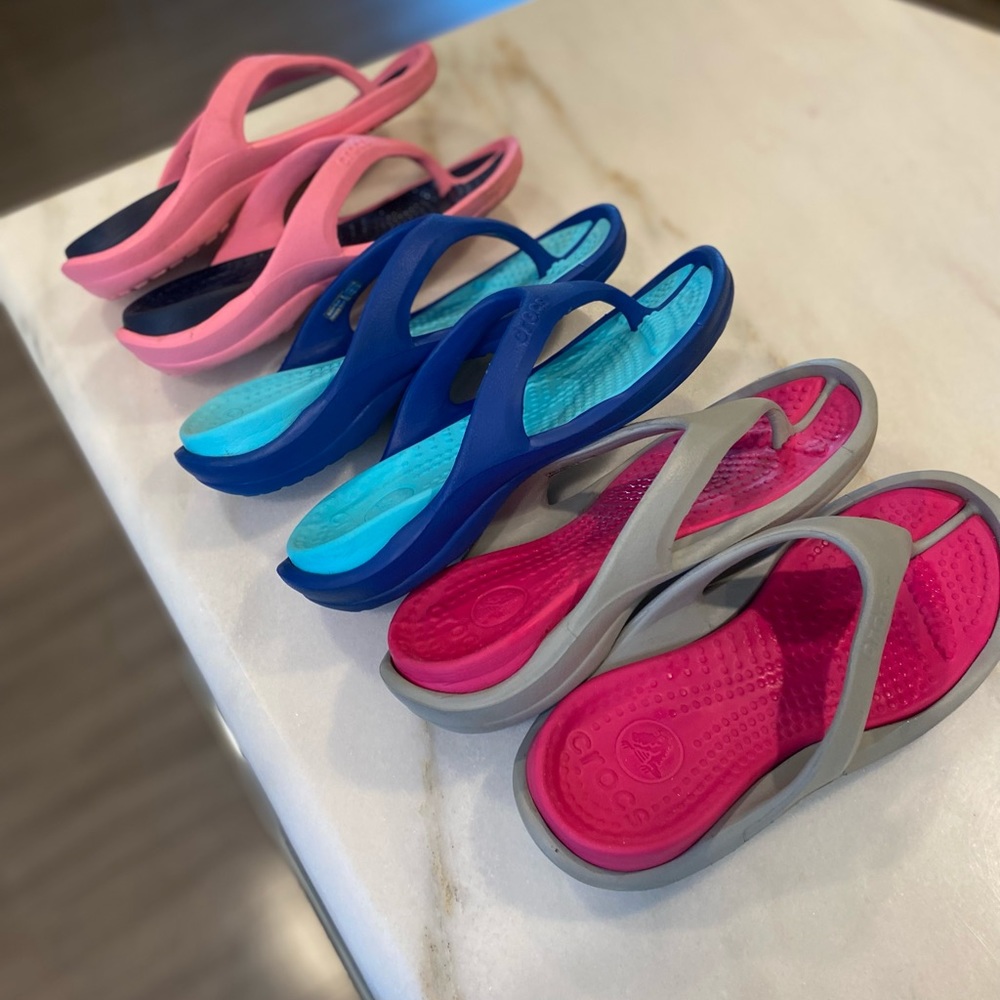 SOLD!! Crocs flip flops Tagged M5 / W7. READ sizing notes
